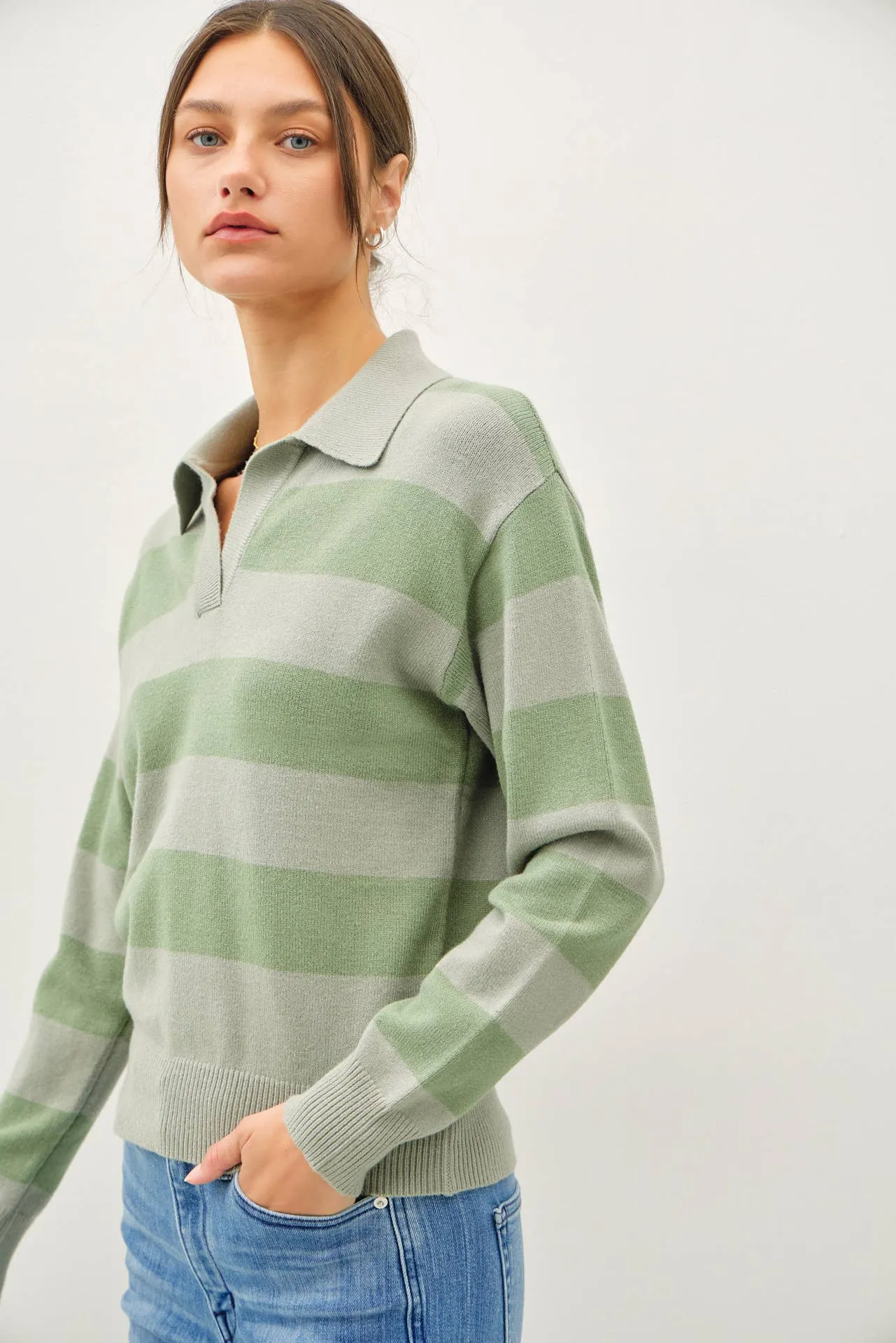 LARGE STRIPE COLLARED SWEATER