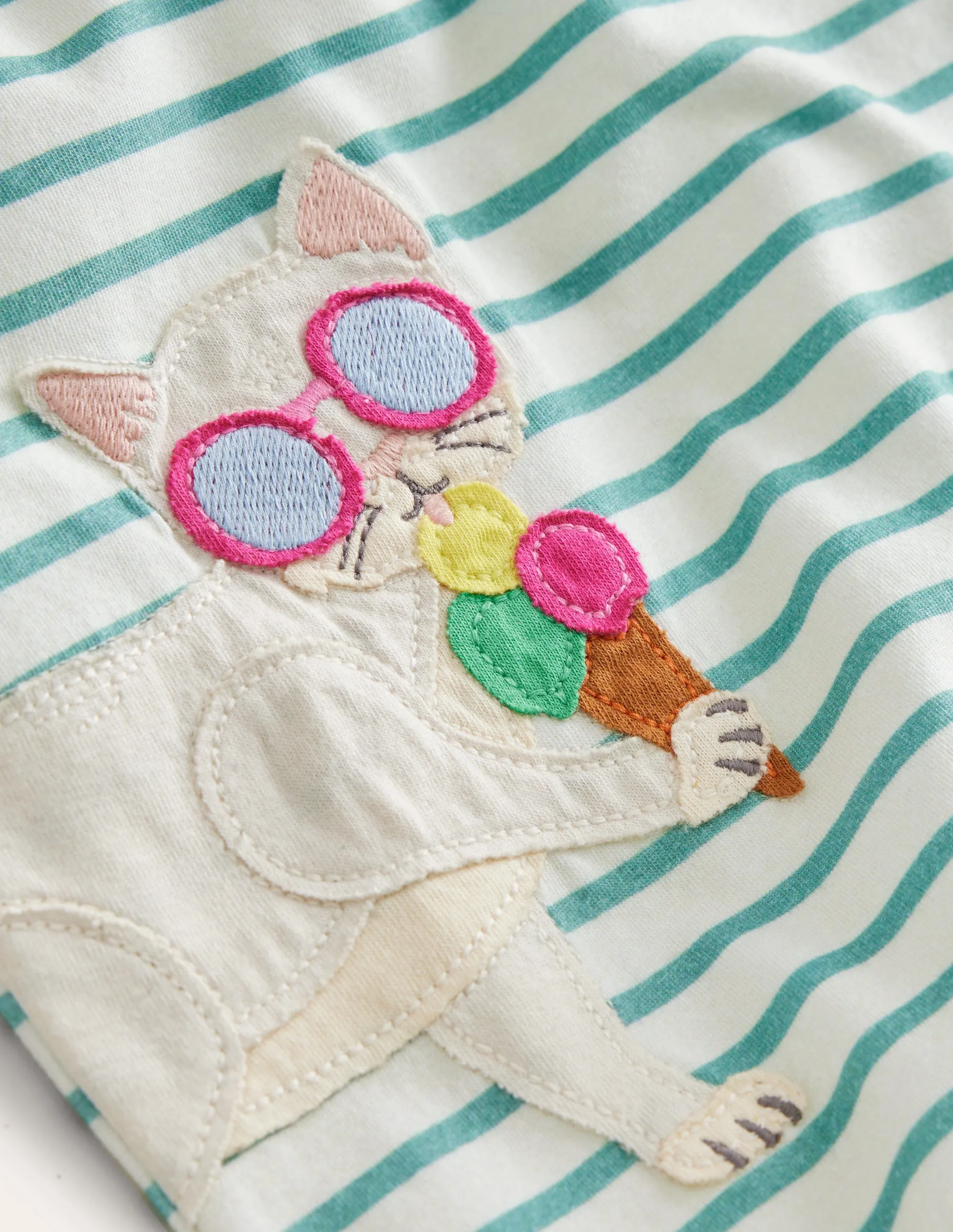 Short Sleeve Appliqué T-shirt-Ivory/ Blue Ice Cream Cat